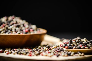 Köy arka planında karabiber..