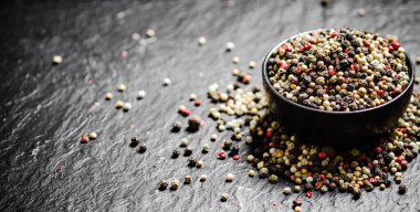 Köy arka planında karabiber..