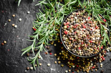 Köy arka planında karabiber..