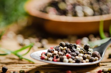 Köy arka planında karabiber..