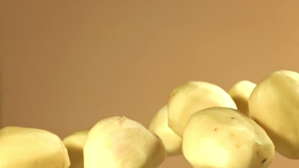 Чистый Картофель Взлетает Падает Снято Высокоскоростную Камеру Скоростью 1000 Кадров — стоковое видео