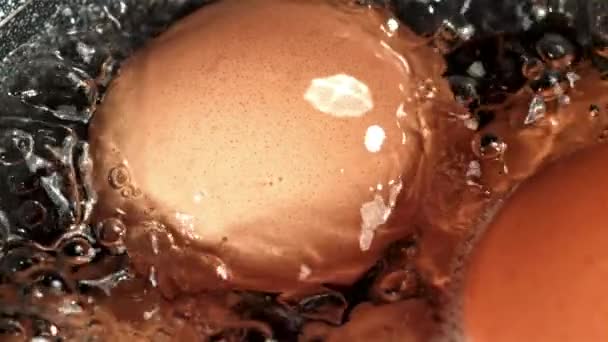Ouăle Sunt Fierte Într Cratiță Filmat Cameră Mare Viteză 1000 — Videoclip de stoc