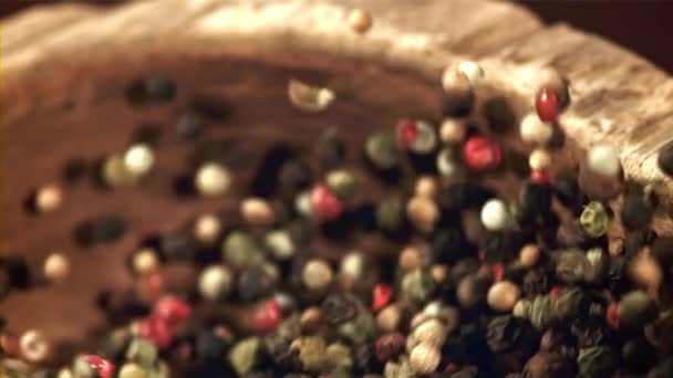 Пепперкорн Вылетает Деревянного Раствора Снято Высокоскоростную Камеру Скоростью 1000 Кадров — стоковое видео