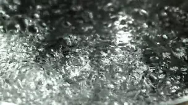 ソースパンに沸騰した水 1000Fpsで高速カメラで撮影しました 高品質のフルHd映像 — ストック動画