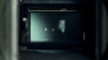 Bozuk kamera panjurlarının çalışma mekanizması. Makro atış. 1000 fps 'de yüksek hızlı bir kamerayla çekildi. Yüksek kaliteli FullHD görüntüler