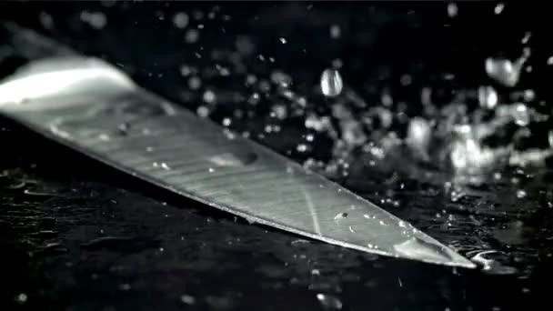 Капли Воды Падают Нож Снято Высокоскоростную Камеру Скоростью 1000 Кадров — стоковое видео