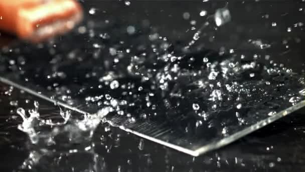 Vízcseppek Hullanak Késre Egy Nagy Sebességű Kamerával 1000 Fps Sebességgel — Stock videók