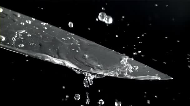 ナイフの刃に水が落ちる 1000Fpsで高速カメラで撮影しました 高品質のフルHd映像 — ストック動画