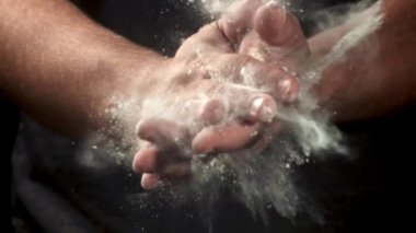 Unla el pişirir. 1000 fps 'de yüksek hızlı bir kamerayla çekildi. Yüksek kaliteli FullHD görüntüler