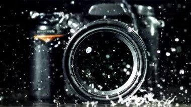 Şiddetli yağmurda kamera. 1000 fps 'de yüksek hızlı bir kamerayla çekildi. Yüksek kaliteli FullHD görüntüler