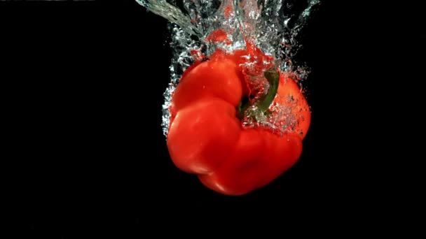 红辣椒掉进水里了 在1000英尺每秒的高速相机上拍摄 优质Fullhd影片 — 图库视频影像