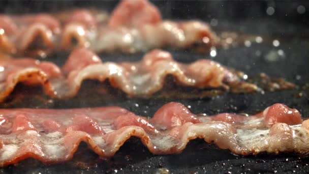 Bacon Est Frit Dans Une Poêle Filmé Par Une Caméra — Video