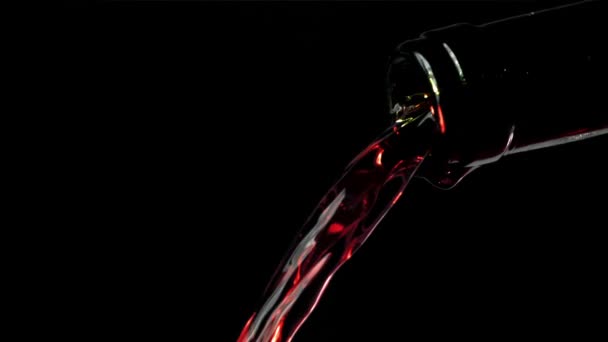 Czerwone Wino Wylewa Się Butelki Nagranie Szybkiej Kamerze Prędkością 1000 — Wideo stockowe