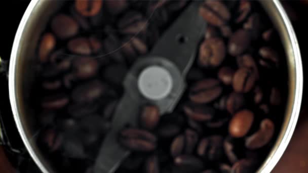 Ziarna Kawy Roboczym Młynku Nagranie Szybkiej Kamerze Prędkością 1000 Fps — Wideo stockowe