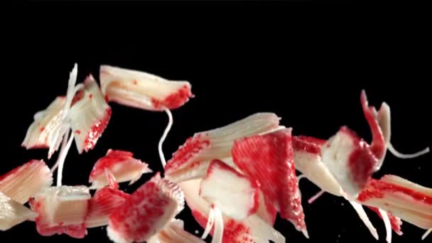 Frische Krabbenstäbchen Fliegen Auf Und Gefilmt Mit Einer Hochgeschwindigkeitskamera Bei — Stockvideo