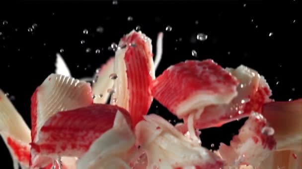Frische Krabbenstäbchen Fliegen Auf Und Gefilmt Mit Einer Hochgeschwindigkeitskamera Bei — Stockvideo