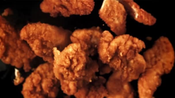 Csirkefalatok Felszállnak Elesnek Egy Nagy Sebességű Kamerával 1000 Fps Sebességgel — Stock videók