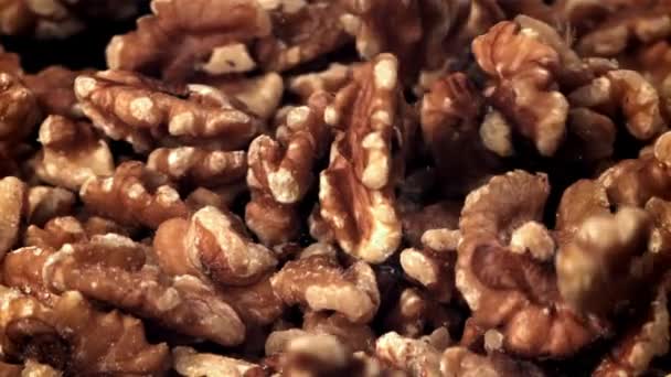 Ořechy Padají Dřevěné Mísy Natočeno Vysokorychlostní Kameře Rychlostí 1000 Snímků — Stock video
