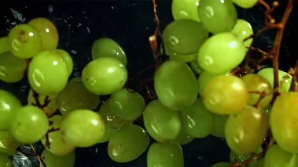 Green Grapes Fall Splashes Water Top View Filmed High Speed — Stock Video