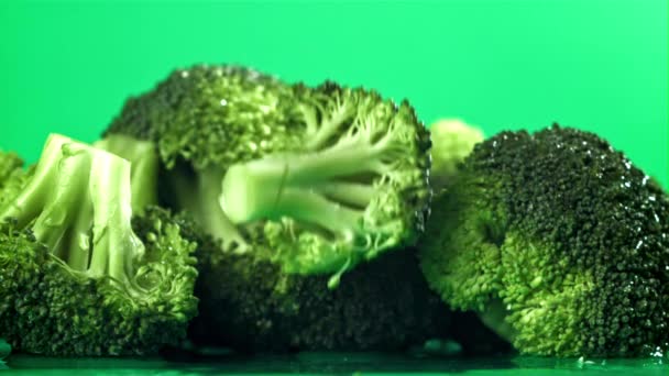 Brokoliyi Sıçratarak Düşürmek 1000 Fps Yüksek Hızlı Bir Kamerayla Çekildi — Stok video