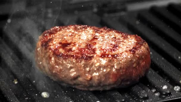 Hamburger Est Frit Dans Une Poêle Macro Shot Filmé Par — Video