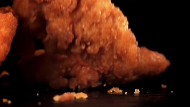Tavuk Külçeleri Masaya Düştü 1000 Fps Yüksek Hızlı Bir Kamerayla — Stok video