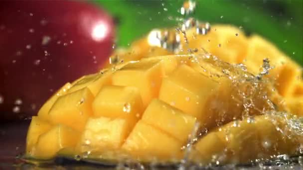 Des Gouttes Pluie Tombent Sur Mangue Fraîche Filmé Par Une — Video