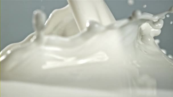 Świeże Mleko Rozpryskami Nagranie Szybkiej Kamerze Prędkością 1000 Fps Wysokiej — Wideo stockowe
