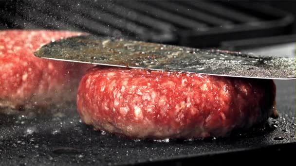Una Hamburguesa Hecha Carne Natural Fríe Una Sartén Filmado Una — Vídeos de Stock