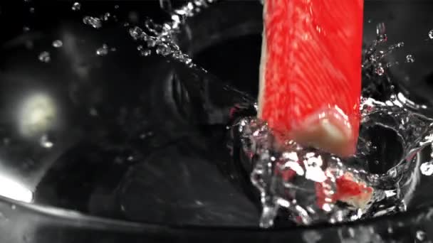Καβούρια Πέφτουν Στο Νερό Τραβήχτηκε Κάμερα Υψηλής Ταχύτητας Στα 1000 — Αρχείο Βίντεο