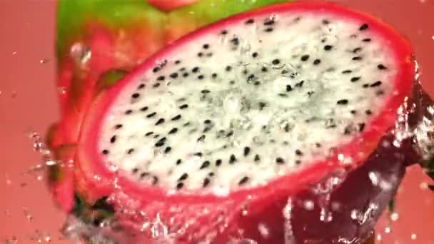 Picături Apă Cad Fruct Tropical Dragon Filmat Cameră Mare Viteză — Videoclip de stoc