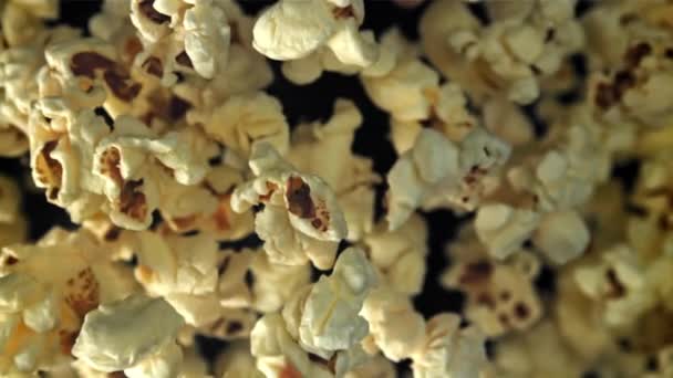 Popcorn Felrepül Elesik Fekete Háttérrel Egy Nagy Sebességű Kamerával 1000 — Stock videók