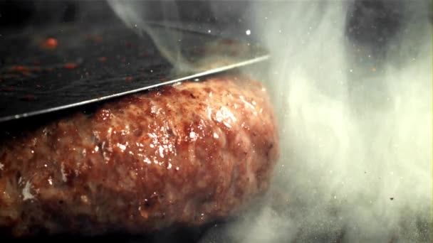Ein Beef Burger Wird Der Pfanne Gebraten Gefilmt Mit Einer — Stockvideo