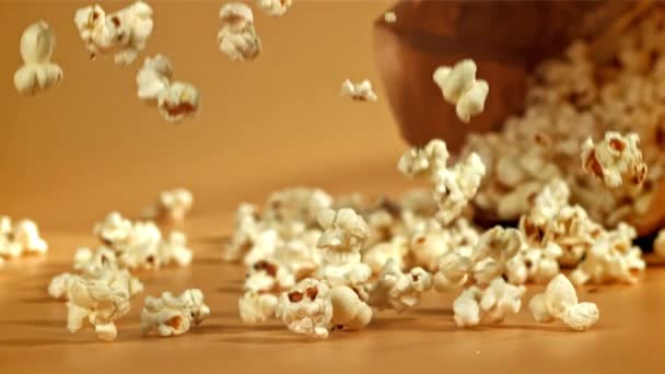 Popcorn Jatuh Atas Meja Difilmkan Pada Kamera Berkecepatan Tinggi 1000 — Stok Video