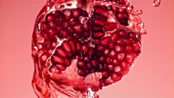 Fresh Juice Runs Pomegranate Filmed High Speed Camera 1000 Fps — Stock Video