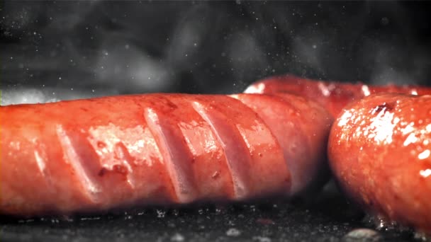 香肠是油炸的 锅里有水花 在1000英尺每秒的高速相机上拍摄 优质Fullhd影片 — 图库视频影像