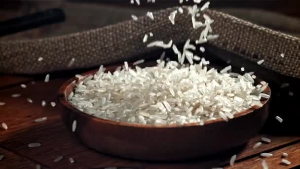 Pirinç Ahşap Bir Kaseye Dökülür 1000 Fps Yüksek Hızlı Bir — Stok video