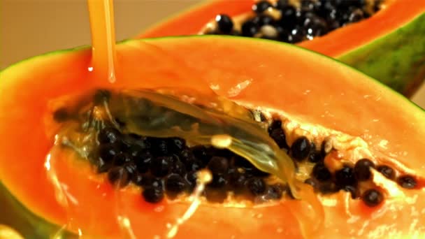 Papaya Fresca Con Chorrito Jugo Filmado Una Cámara Alta Velocidad — Vídeos de Stock