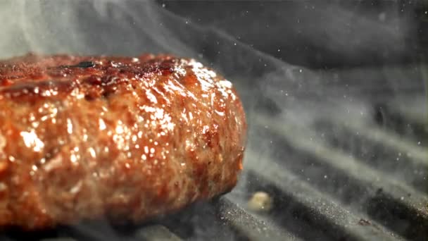 Een Hamburger Gemaakt Van Natuurlijk Vlees Wordt Gebakken Een Koekenpan — Stockvideo