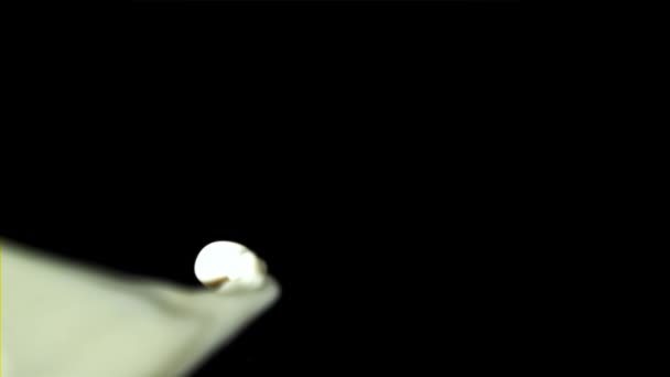 Потік Молока Вливається Чорну Каву Знімався Високошвидкісній Камері Швидкістю 1000 — стокове відео