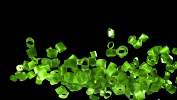 Нарезанный Зеленый Лук Взлетает Падает Снято Высокоскоростную Камеру Скоростью 1000 — стоковое видео
