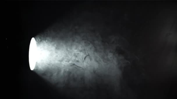 在演播室里抽烟用的是灯火机在1000英尺每秒的高速相机上拍摄 优质Fullhd影片 — 图库视频影像