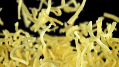 Rendelenmiş peynir yukarı uçar ve düşer. 1000 fps 'de yüksek hızlı bir kamerayla çekildi. Yüksek kaliteli FullHD görüntüler