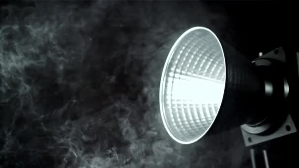 Дим Студії Освітлювальним Приладом Знімався Високошвидкісній Камері Швидкістю 1000 Кадрів — стокове відео