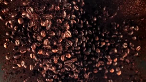 Geroosterde Koffiebonen Tijdens Vlucht Gefilmd Een Hoge Snelheidscamera Met 1000 — Stockvideo