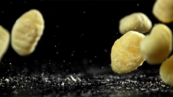 Gnocchi Masaya Düştü 1000 Fps Yüksek Hızlı Bir Kamerayla Çekildi — Stok video
