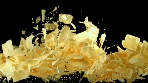 Brânza Parmezan Zboară Cade Jos Filmat Cameră Mare Viteză 1000 — Videoclip de stoc