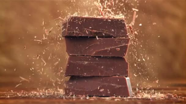 Geraspte Chocolade Valt Chocolade Plakjes Gefilmd Een Hoge Snelheidscamera Met — Stockvideo