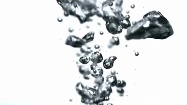 Монохромная Фотография Водяными Пузырями Белом Фоне Создающая Красивый Узор Кругов — стоковое видео