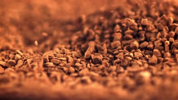 Superzeitlupe Pellets Von Instant Kaffee Fallen Gefilmt Mit Einer Hochgeschwindigkeitskamera — Stockvideo